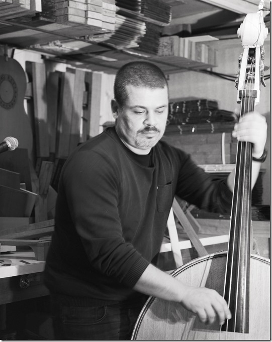 Angelo Playing BW 2400