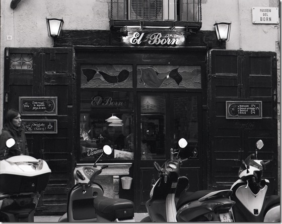 Cafe El Born Frontal BW 1600