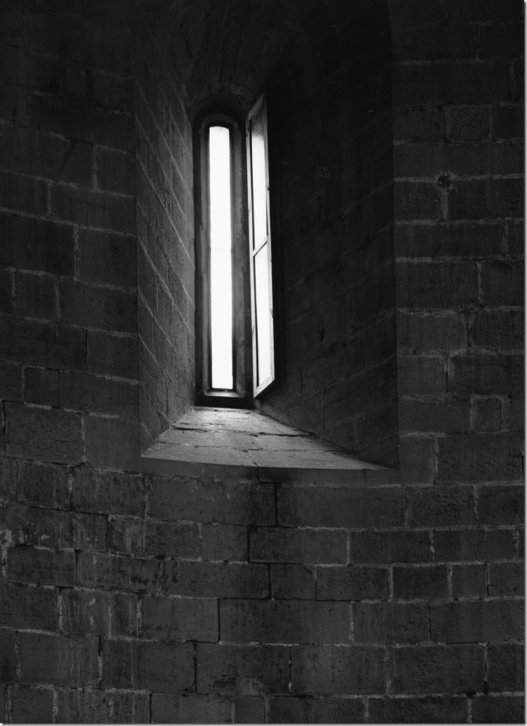 Madremanya Window 2 BW 2400